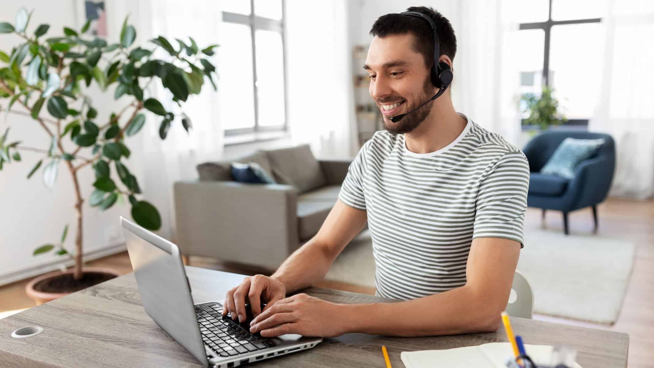 un hombre de negocios llamando a calley pro